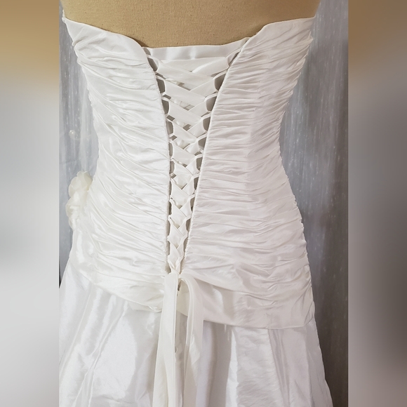 Da Vinci Wedding Gown - Picture 4 of 7